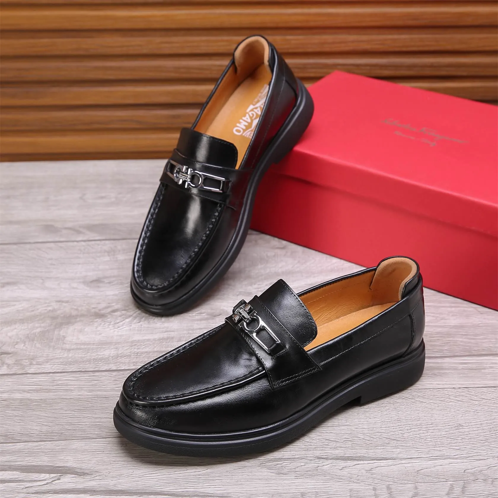 Men's shoes 💰460 🕷🕷🐂【Ferragamo】Ferragamo Popular fashionable casual shoes🇨🇳Official website counter 1:1 production, original mold opening💯Good quality visible, imported high-end first-layer waxed calfskin, water-dyed🐂leather lining🌿very clear texture, high-quality waterproof, non-slip and wear-resistant outsole🎋high quality and low price, truly handmade🍓Black optional! Code number 38-44 (45-46 customized)......